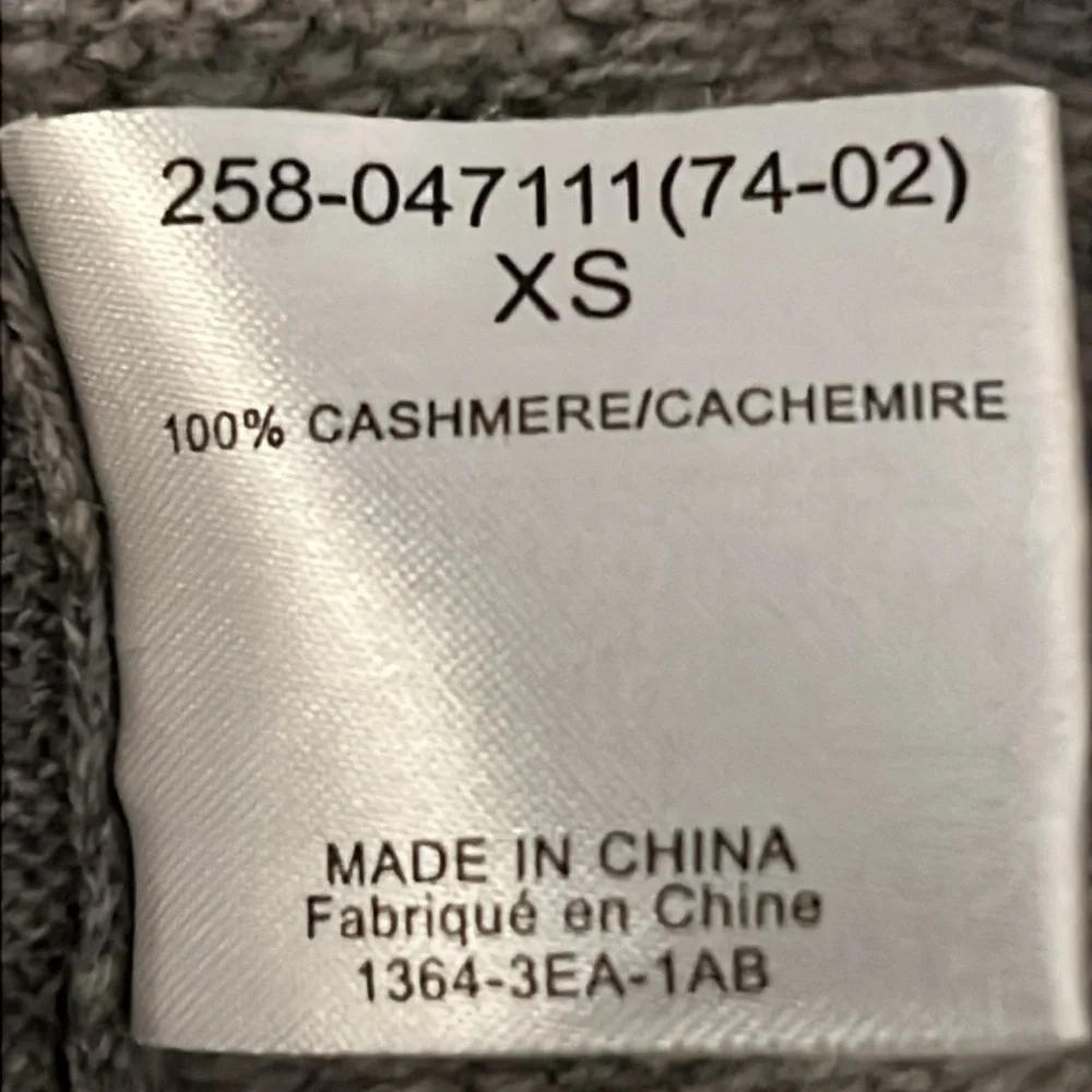 Uniqlo 100% Cashmere Gray Knit Sweater Scoop Neck Long Sleeve Size XS